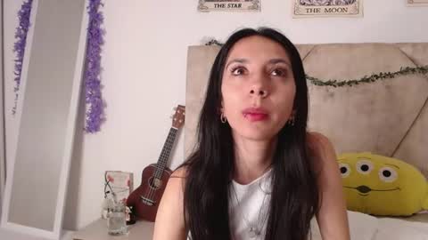Snapshot of laugreen chatting on 06/24/26, 04:33 Laura online show from 06/24/26, 04:33