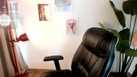 laukyubey1 online show from 04/25/26, 07:55