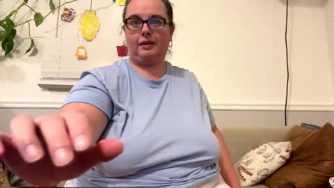 LauLauMa online show from 12/31/24, 05:11