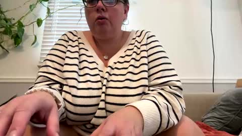 LauLauMa online show from 01/10/25, 04:30