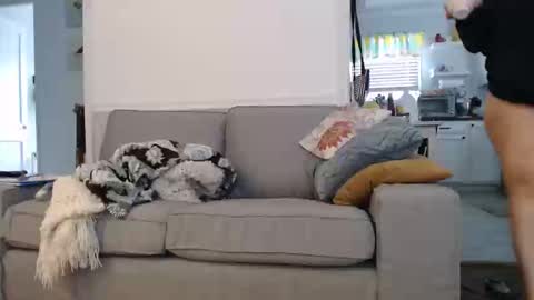 LauLauMa online show from 02/15/25, 06:44