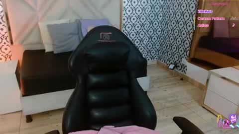 laulin_tay online show from 04/24/26, 04:04