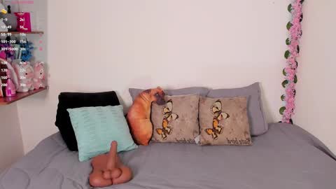 laura1__ online show from 11/06/25, 11:37