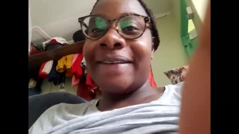 laura829489 online show from 12/20/25, 09:49