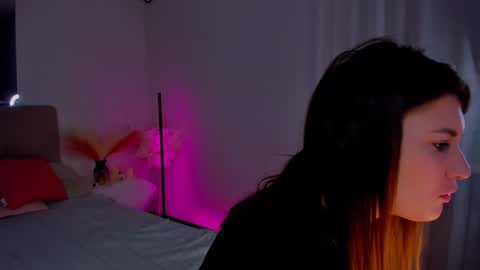 Laura online show from 02/01/25, 06:21