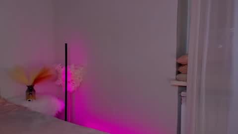 Laura online show from 03/02/25, 06:16