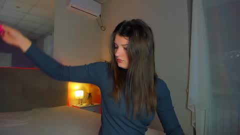 Laura online show from 10/06/25, 05:27