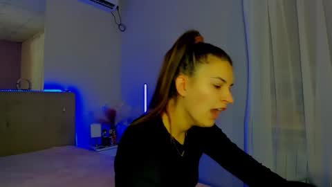 Laura online show from 11/17/25, 06:08