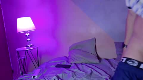 Snapshot of laura_and_kevin chatting on 09/18/25, 03:47 laura_and_kevin online show from 09/18/25, 03:47