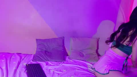 Snapshot of laura_and_kevin chatting on 09/22/25, 02:41 laura_and_kevin online show from 09/22/25, 02:41