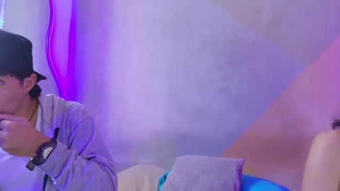 Snapshot of laura_and_kevin chatting on 09/29/25, 02:11 laura_and_kevin online show from 09/29/25, 02:11