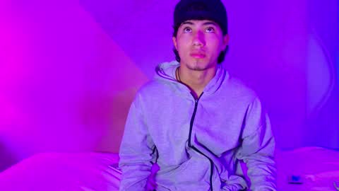 Snapshot of laura_and_kevin chatting on 10/02/25, 03:08 laura_and_kevin online show from 10/02/25, 03:08