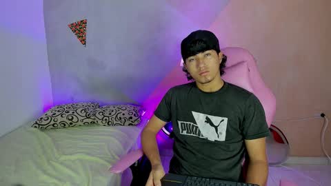 Snapshot of laura_and_kevin chatting on 11/20/25, 03:12 laura_and_kevin online show from 11/20/25, 03:12