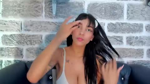 Laura online show from 03/03/25, 03:53