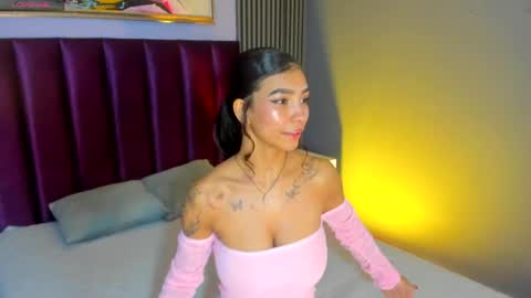 Laura online show from 04/23/26, 01:13