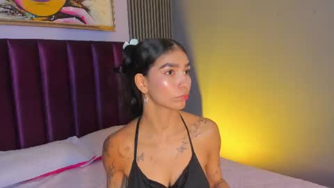 Snapshot of laura_aristizabal_19 chatting on 06/14/26, 03:03 Laura online show from 06/14/26, 03:03