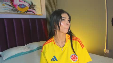 Snapshot of laura_aristizabal_19 chatting on 06/27/26, 12:10 Laura online show from 06/27/26, 12:10