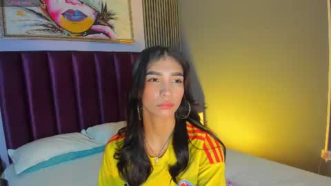 Snapshot of laura_aristizabal_19 chatting on 06/27/26, 01:39 Laura online show from 06/27/26, 01:39