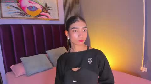 Snapshot of laura_aristizabal_19 chatting on 07/12/26, 11:56 Laura online show from 07/12/26, 11:56