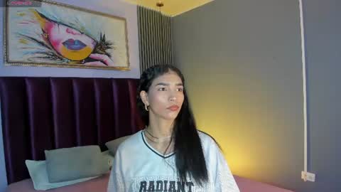 Snapshot of laura_aristizabal_19 chatting on 07/23/26, 12:03 Laura online show from 07/23/26, 12:03