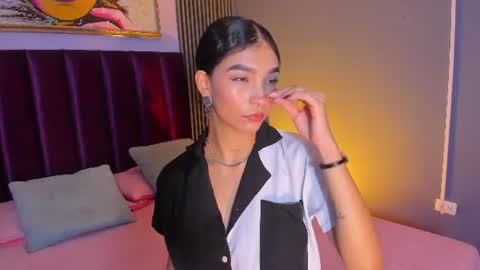 Snapshot of laura_aristizabal_19 chatting on 07/24/26, 12:14 Laura online show from 07/24/26, 12:14