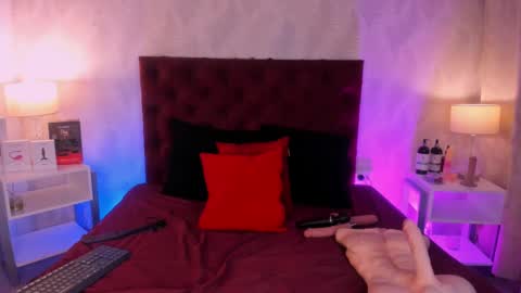 Snapshot of laura_bassi chatting on 03/12/25, 08:41 Laura Bassi online show from 03/12/25, 08:41