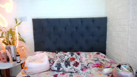 LAURA online show from 03/28/26, 04:06