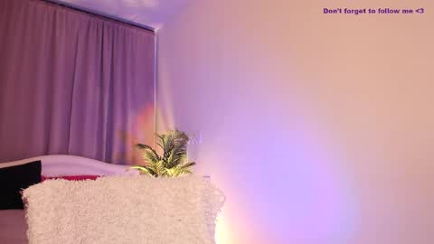 Snapshot of laura_coy chatting on 03/01/25, 05:20 Laura online show from 03/01/25, 05:20