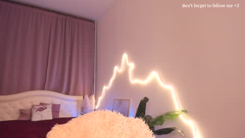 Snapshot of laura_coy chatting on 02/07/26, 10:24 Laura online show from 02/07/26, 10:24