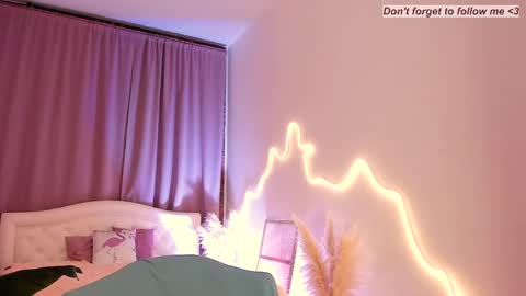 Laura online show from 04/07/26, 08:42