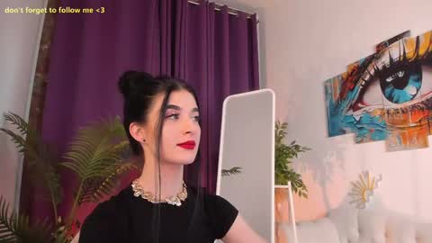 Snapshot of laura_coy chatting on 06/11/26, 12:32 Laura online show from 06/11/26, 12:32