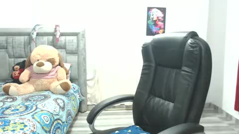 CALL ME LOVE  LAURA online show from 10/22/25, 02:45