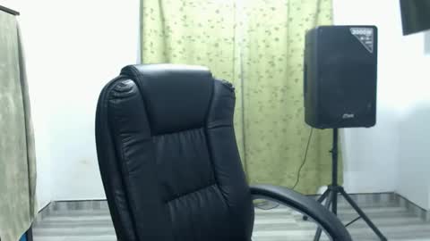 Snapshot of laura_craizy chatting on 05/30/26, 03:03 CALL ME LOVE LAURA online show from 05/30/26, 03:03