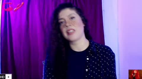Snapshot of laura_fountain_ chatting on 02/19/25, 11:06 weedcam Curly Laura OF    online show from 02/19/25, 11:06