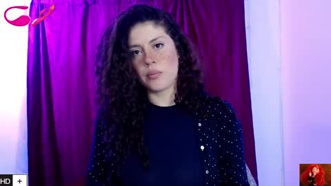 Snapshot of laura_fountain_ chatting on 02/19/25, 06:21 weedcam Curly Laura OF    online show from 02/19/25, 06:21
