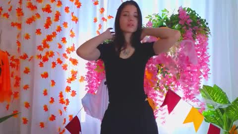 Snapshot of laura_halle chatting on 11/08/25, 08:03 laura online show from 11/08/25, 08:03