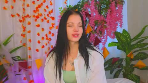 Snapshot of laura_halle chatting on 11/10/25, 07:40 laura online show from 11/10/25, 07:40