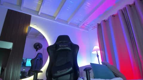 Lura online show from 09/12/25, 11:32