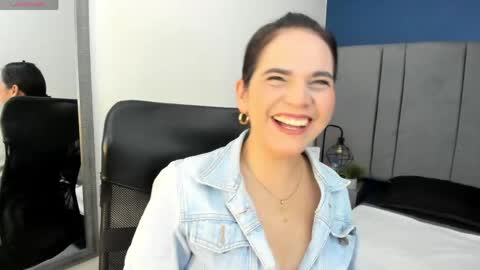 Snapshot of laura_hotties chatting on 04/27/26, 01:20 laura hotties online show from 04/27/26, 01:20