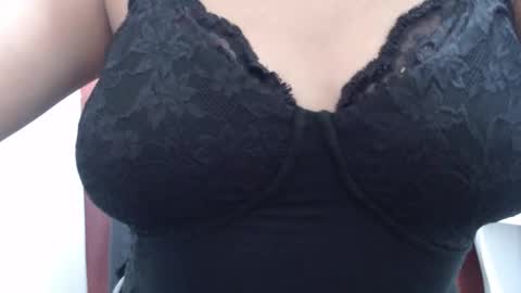  Laura  online show from 09/27/25, 04:56