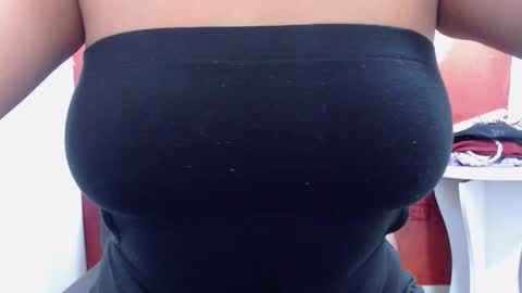  Laura  online show from 10/17/25, 04:09