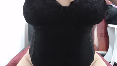  Laura  online show from 11/01/25, 01:13