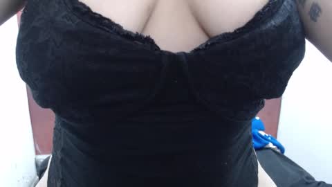  Laura  online show from 11/30/25, 01:31