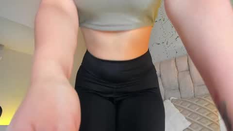 LauraIvy online show from 04/01/26, 01:41