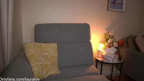 Snapshot of laura_lee chatting on 04/26/26, 01:25 Laura Lee. online show from 04/26/26, 01:25