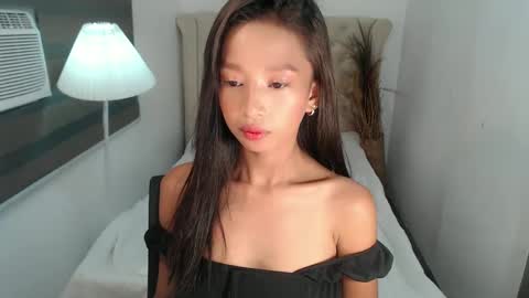 Snapshot of laura_leighxx chatting on 03/12/25, 03:13 Laura leighxx online show from 03/12/25, 03:13