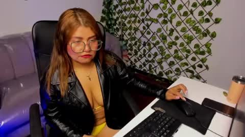 Snapshot of laura_marttin chatting on 07/15/26, 02:39 laura_marttin online show from 07/15/26, 02:39