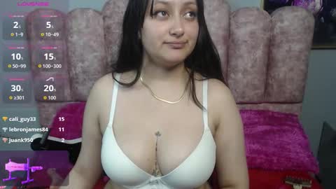 Snapshot of laura_millerx chatting on 11/23/25, 05:51 laura millerx online show from 11/23/25, 05:51