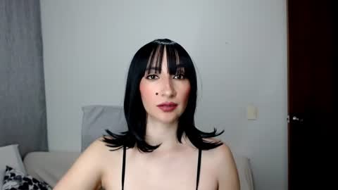 Laura online show from 07/05/26, 01:01