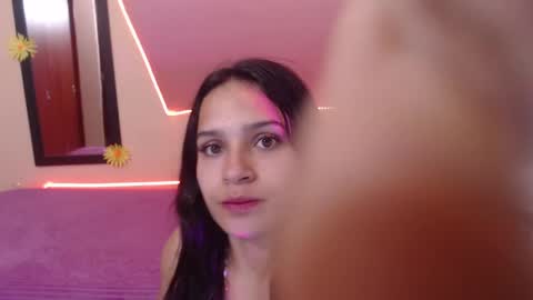 Snapshot of laura_pink22 chatting on 12/01/24, 04:29 Laura Pink online show from 12/01/24, 04:29